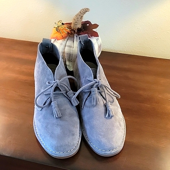 Hush Puppies Gray Chukka Suede Leather Tassel Boot - Picture 2 of 6